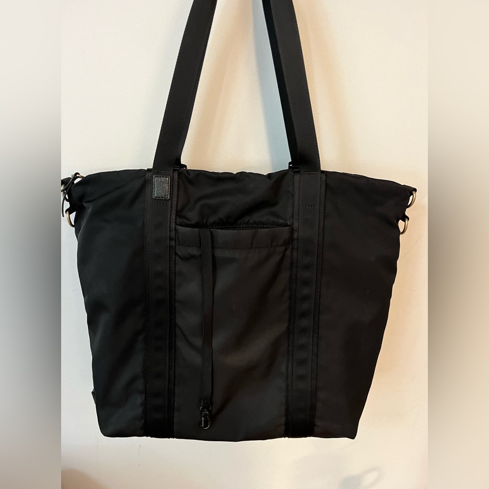 Timbuk2 parcel tote in good condition with shoulder strap in rip stop nylon